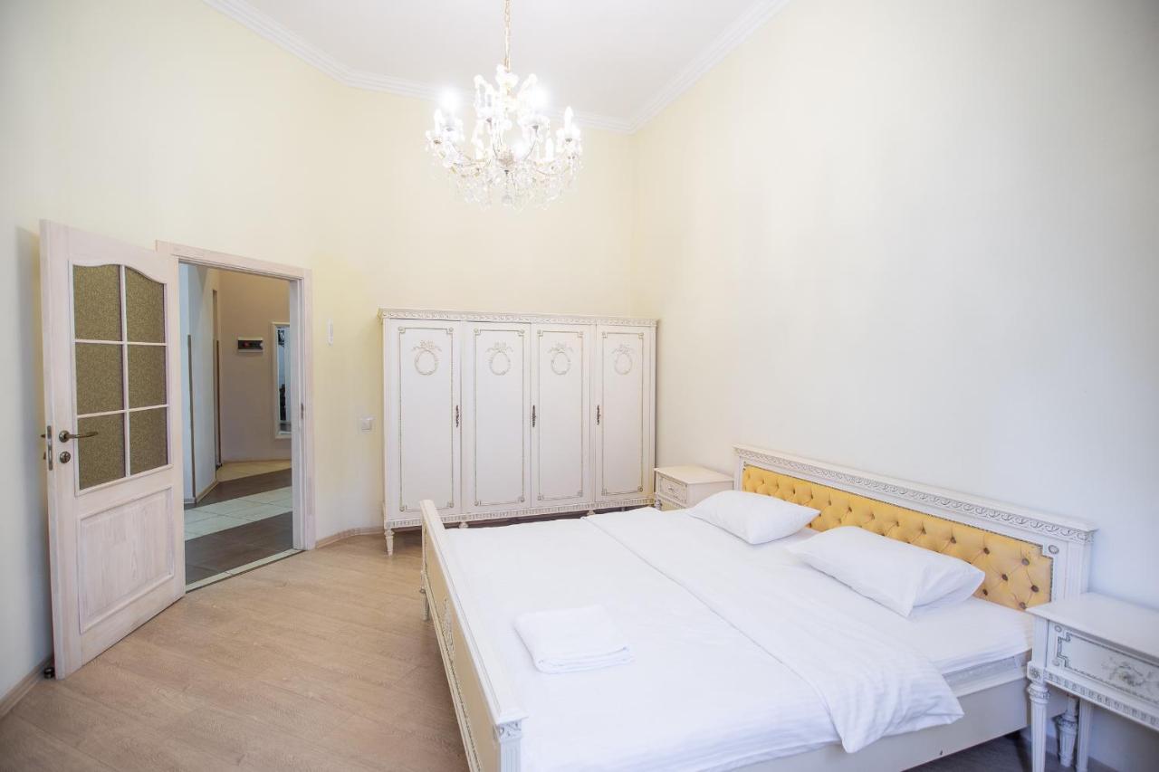 Comfortable Apartment On Mikhaylovskiy Lane Kiev Exterior foto