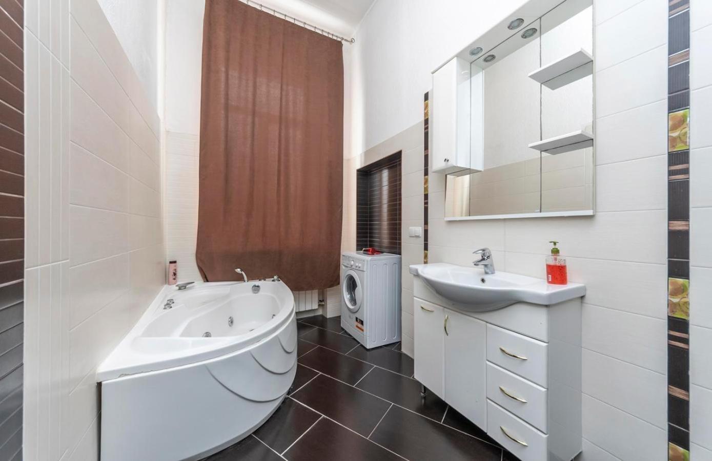 Comfortable Apartment On Mikhaylovskiy Lane Kiev Exterior foto