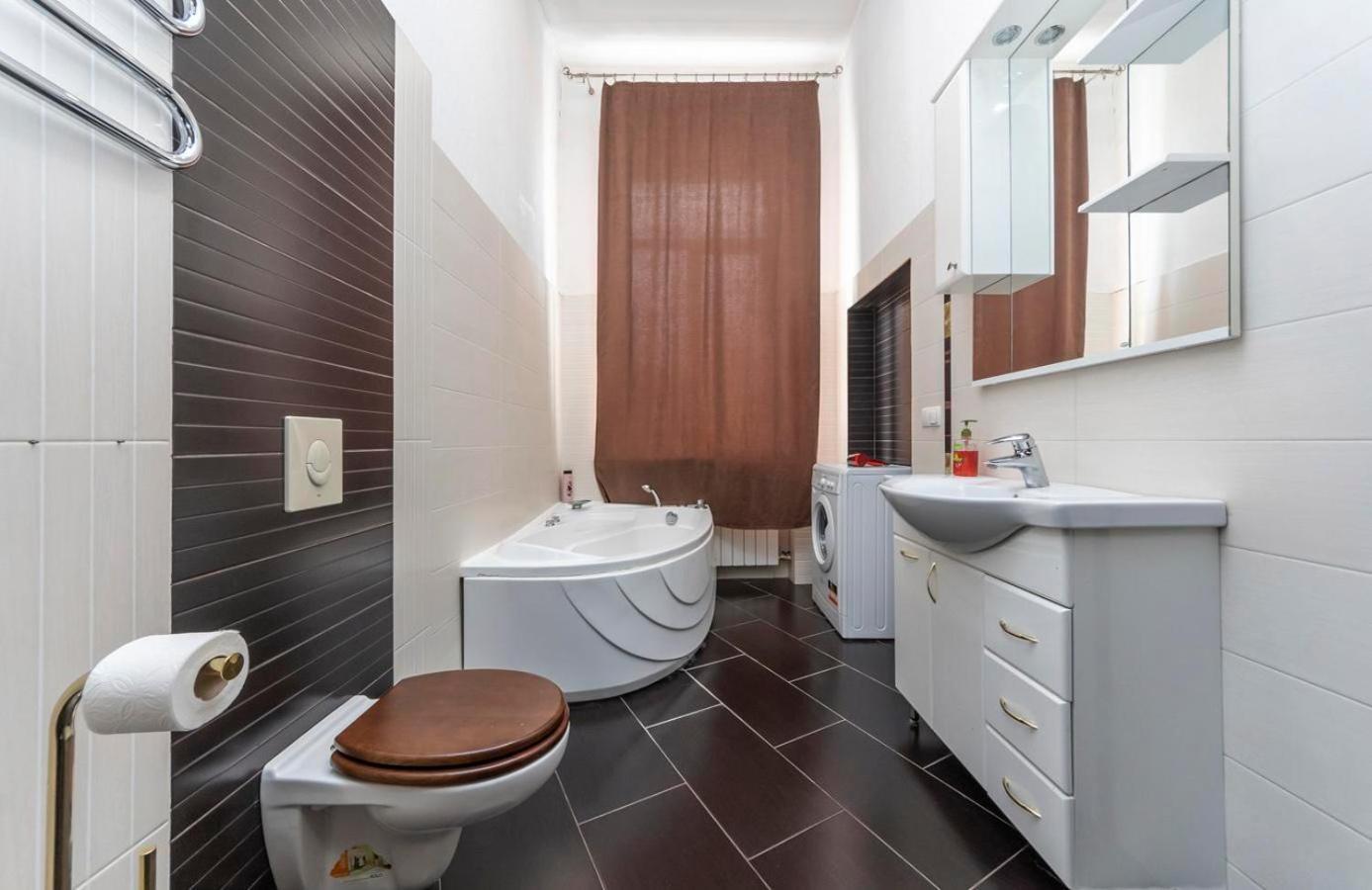 Comfortable Apartment On Mikhaylovskiy Lane Kiev Exterior foto