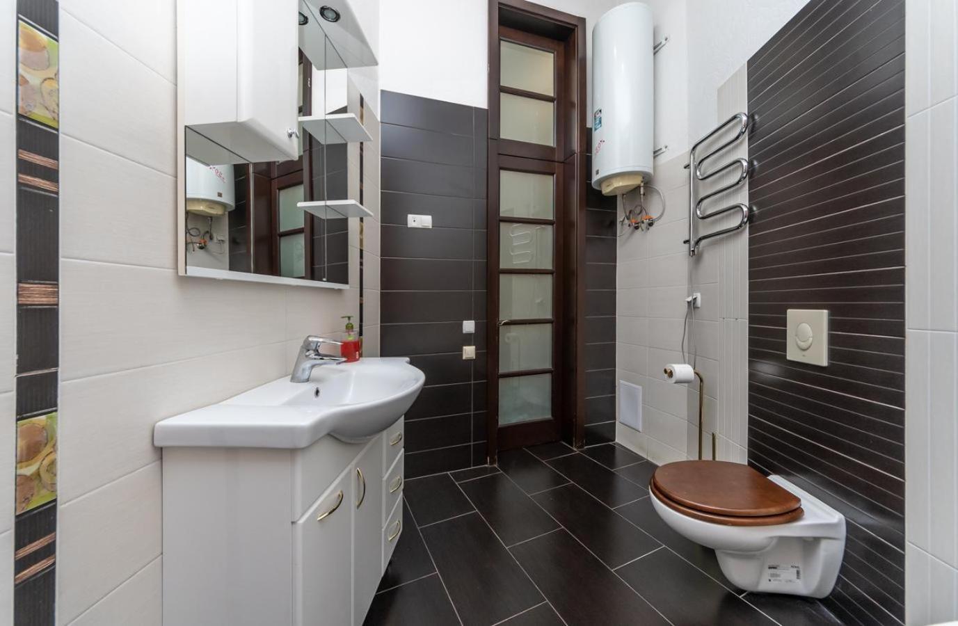 Comfortable Apartment On Mikhaylovskiy Lane Kiev Exterior foto